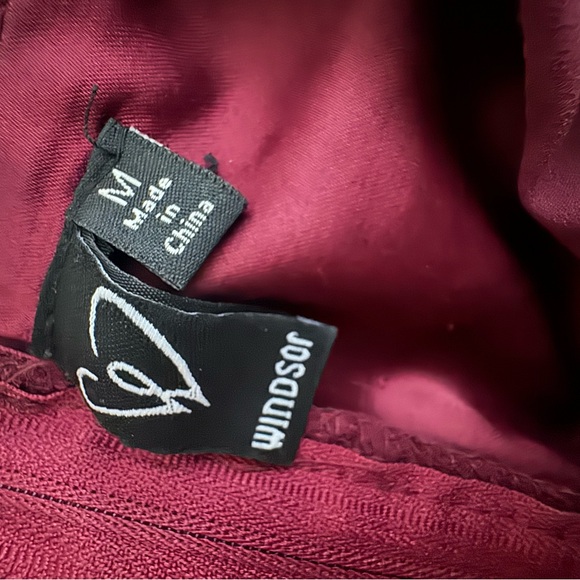 ♥️ Maroon / Burgundy Windsor Prom Dress ♥️ - Picture 5 of 8